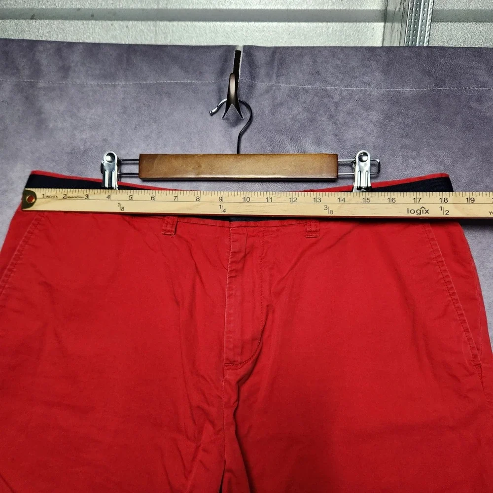 Tommy Hilfiger Mens Red Chino Shorts Navy Ribbon Trim Size 36 Flat Front Cotton